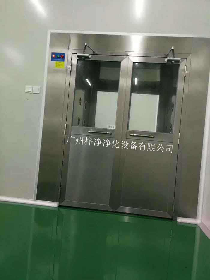 風淋室施工及驗收的規范性直接關系到潔凈室的使用效果和設備的正常運行 風淋室施工及驗收的規范性直接關系到潔凈室的使用效果和設備的正常運行