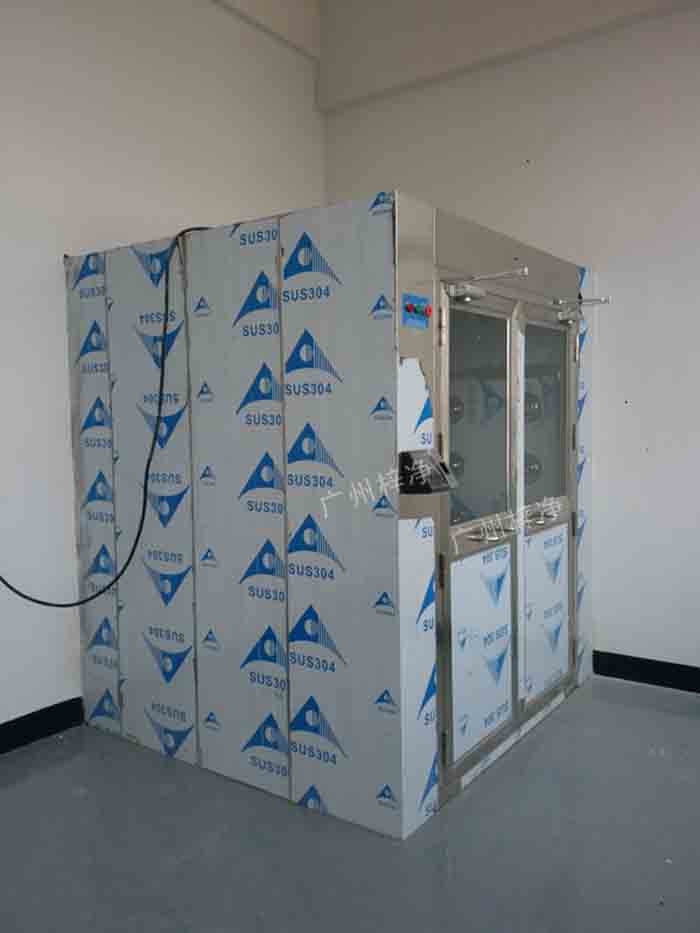 風淋室的尺寸直接決定了其實際使用空間 風淋室的尺寸直接決定了其實際使用空間