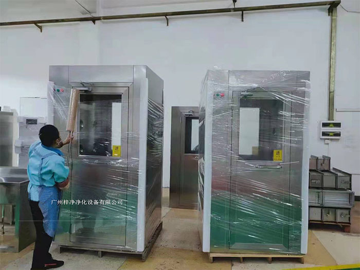 風淋室在運輸前，應對風淋室進行徹底的清潔，并確保內部干燥